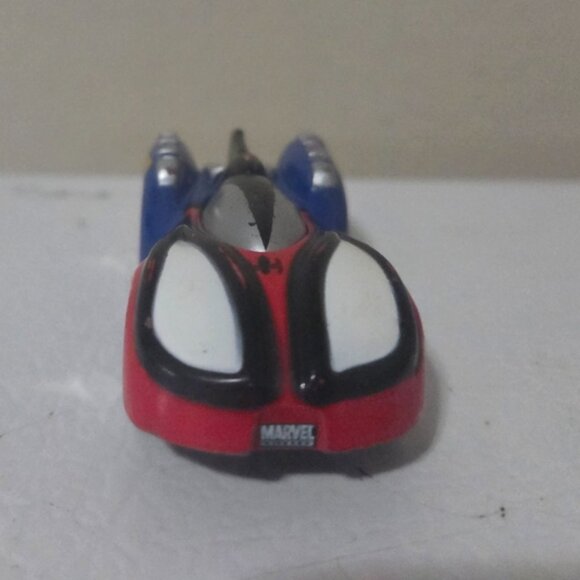 Red Velocidad Spider Man Marvel ©2011 Maisto Diecast Car - Picture 2 of 5